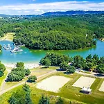 Hébergement de vacances En Pleine Nature - Parc, Piscine, Jacuzzi Brézilhac