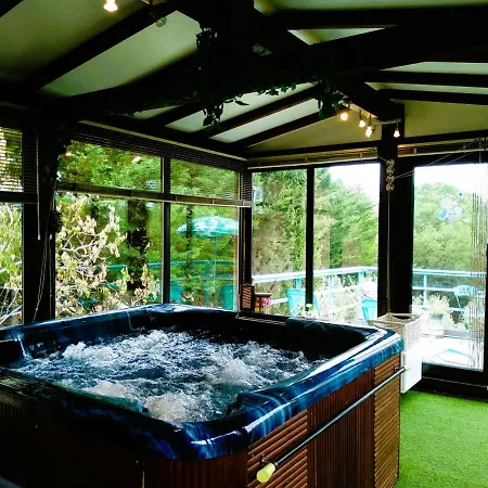 Hébergement de vacances En Pleine Nature - Parc, Piscine, Jacuzzi *