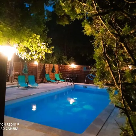 Hébergement de vacances En Pleine Nature - Parc, Piscine, Jacuzzi