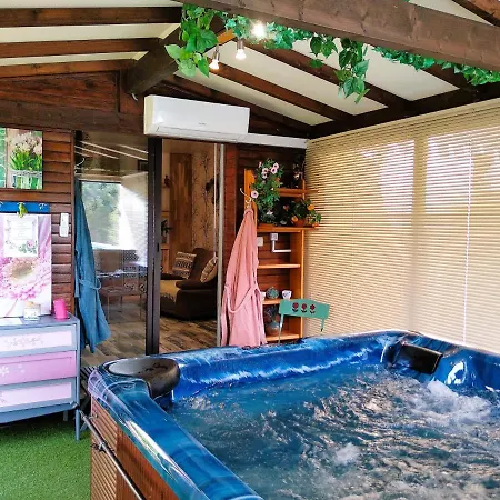 Hébergement de vacances En Pleine Nature - Parc, Piscine, Jacuzzi *